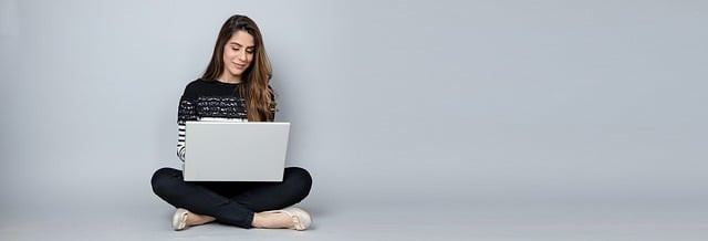 lady on laptop blogging
